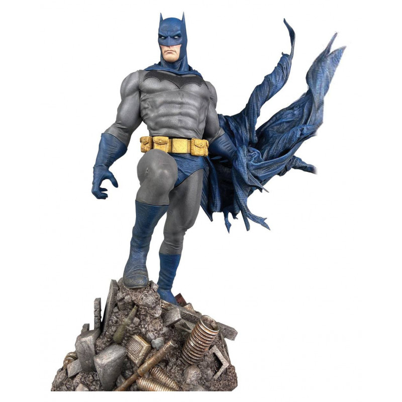 DC Comic Gallery Batman Defiant 25 cm